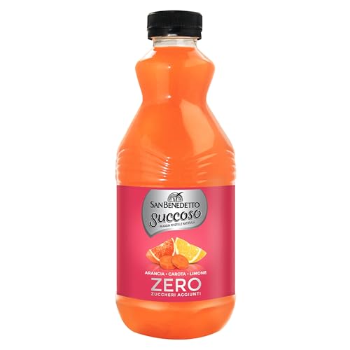 San Benedetto Succoso Zero Arancia Carota e Limone 900 ml. Bevanda a base di frutta leggera e dissetante in Acqua Minerale Naturale, zero zuccheri aggiunti e pochissime calorie